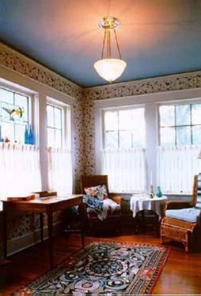 Brenham Vacations - Far View - A Bed  Breakfast Estate - Property Image 1