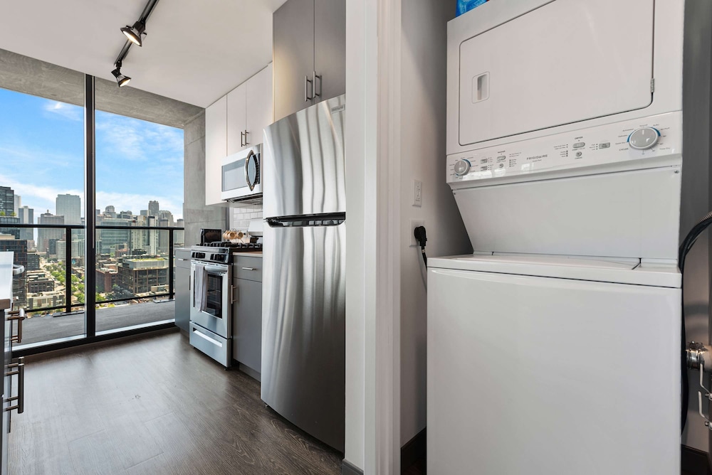 Cloud9 4apt in Building Fultonmkt The Cubist