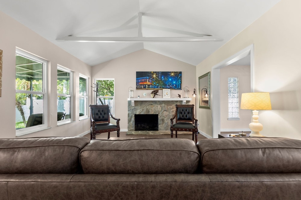 NEW Sunset Serenity - South Tampa Home With Pool