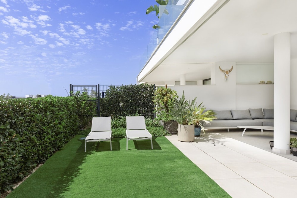 Exclusive Apartment With Garden in Higueron