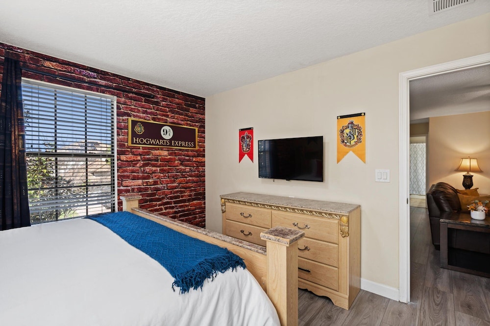 1437 Moon Valley Dr