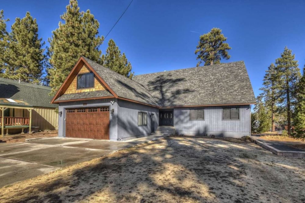 Dawn and Dusk by Avantstay Modern Cabin in Great Location w/ Home Theatre