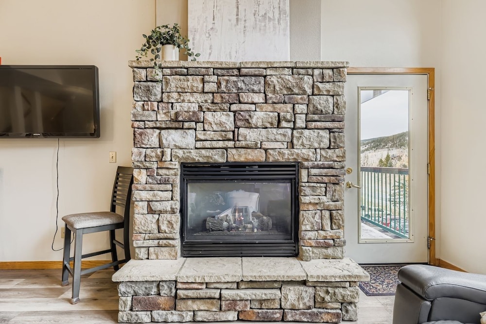 5094 Gateway 3 Bedroom Condo