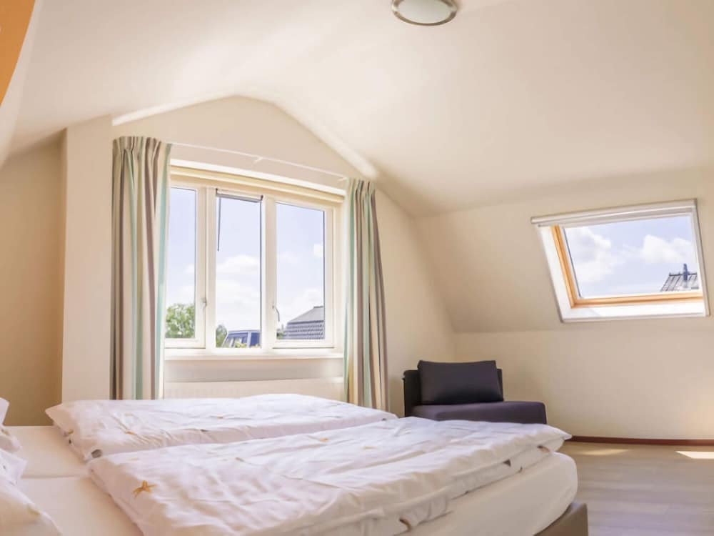 Comfortable Holiday Home With a Garden, Near the Sea view 4
