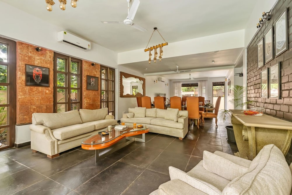 4BR w Pool in Morjim - Villa Corsa by Hireavilla