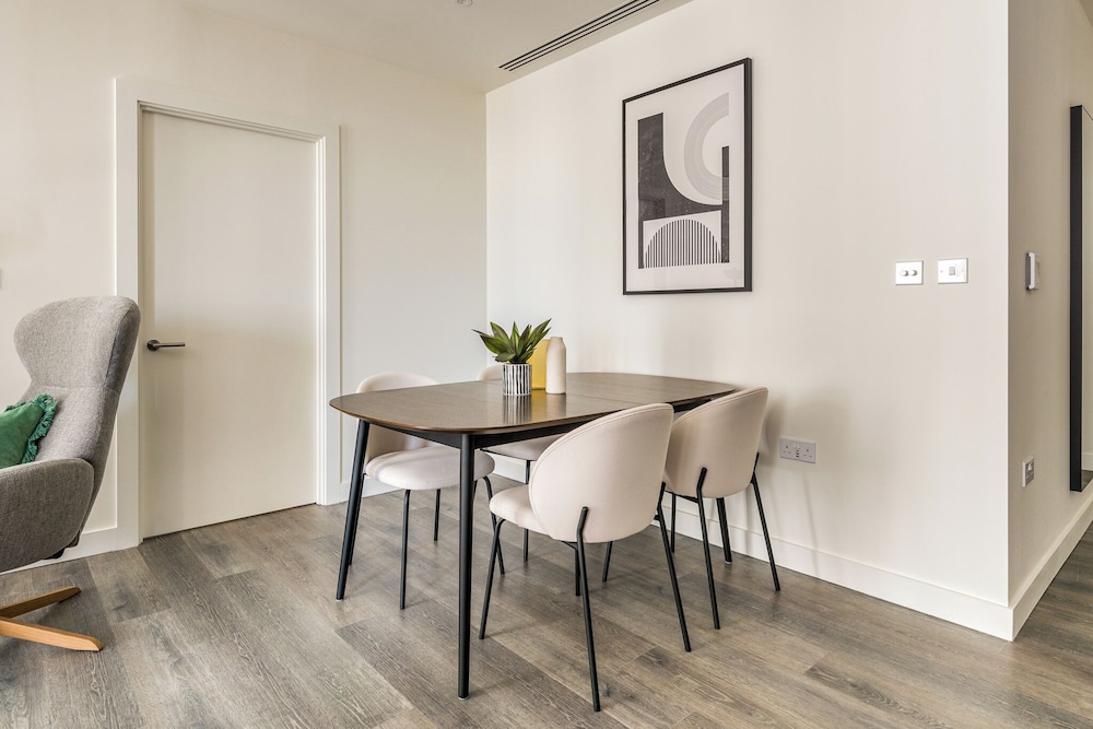 Stratford Apartments by Urban Rest