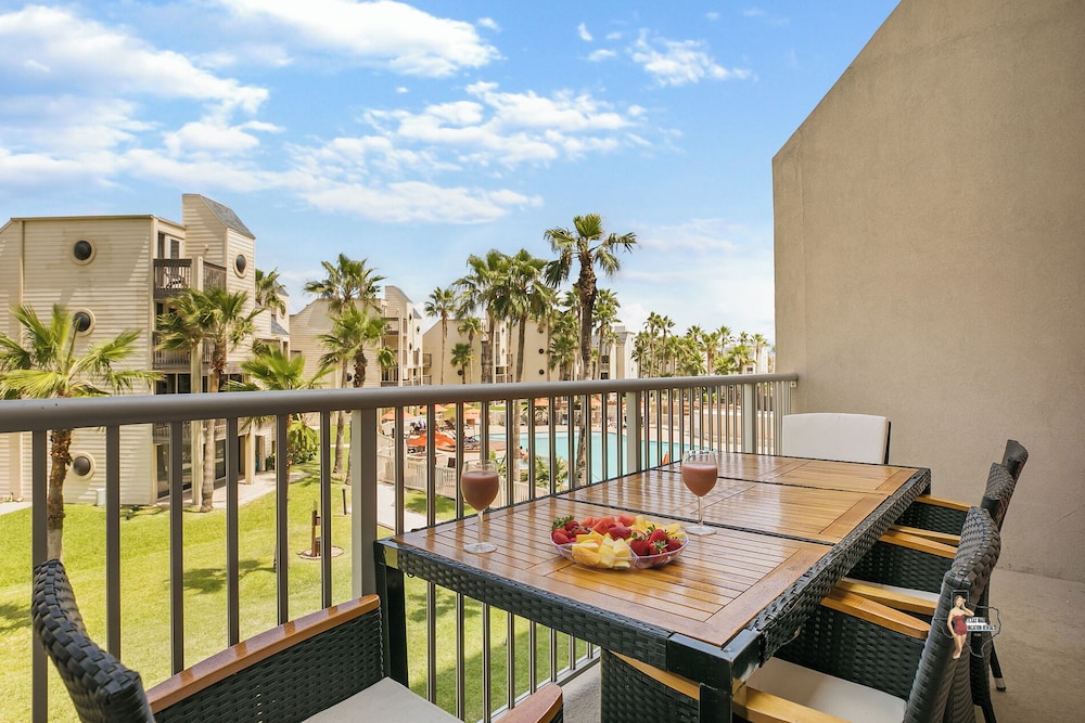 Bahia Mar-Solare Beachfront & Two Pools