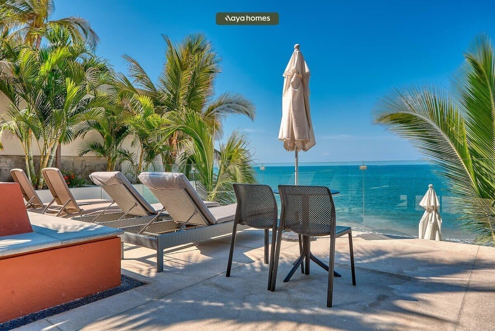Luxurious 3BR Condo Right Next to the Beach - King