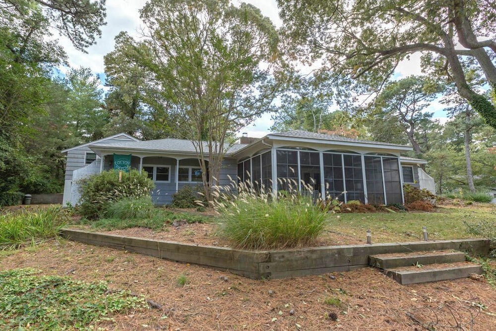 Broad Hollow 5
