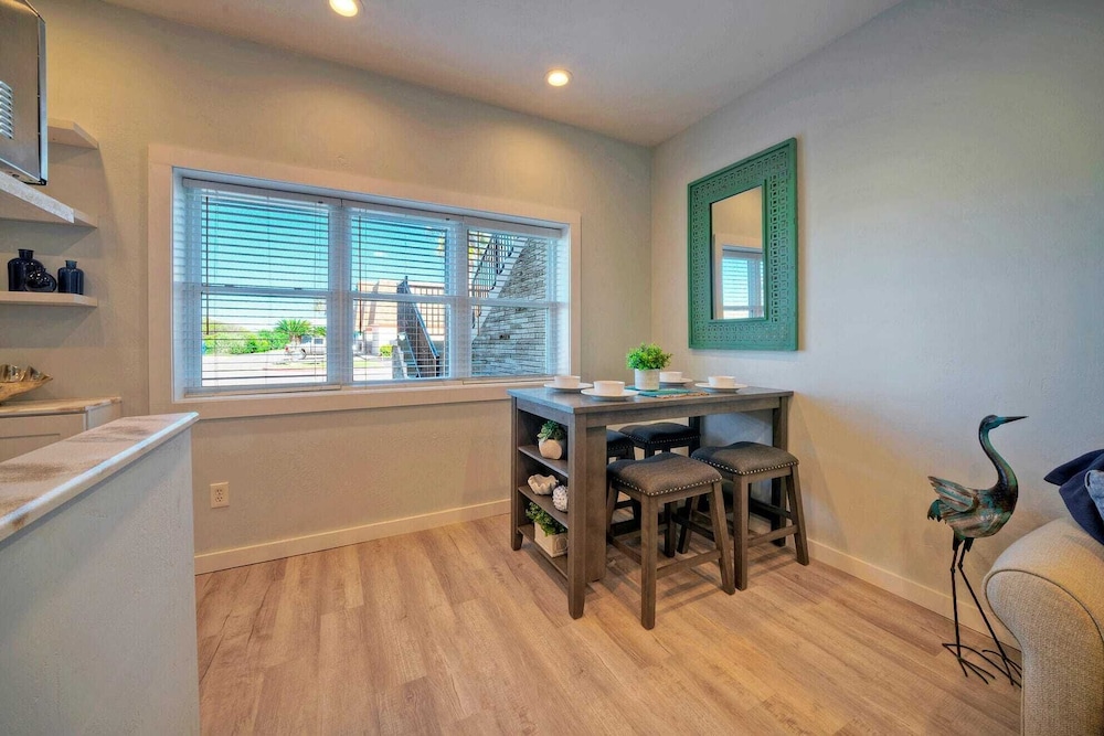 2 Units Beach Boardwalk, Pool, Pickleball + Tennis Island Retreat Complex
