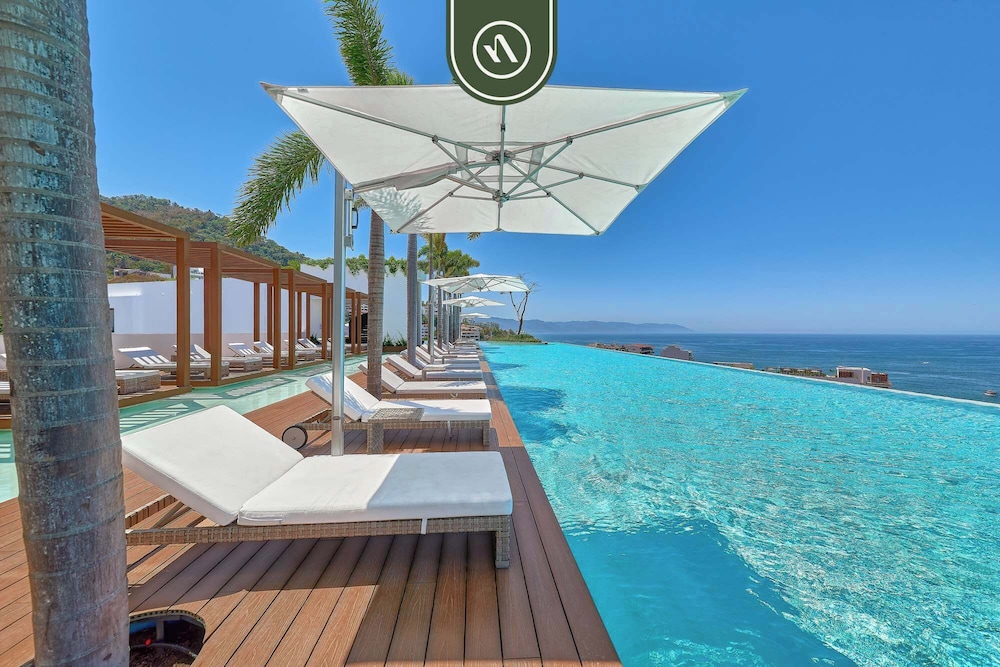 Two Story 2 BR Penthouse - Pool - Ocean View