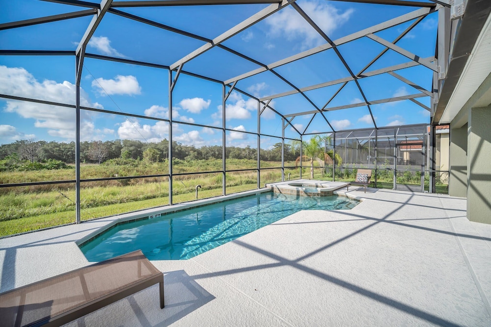 Stunning Villa! Sweeping Views of Florida Nature and Fantastic Game Room - Image 4