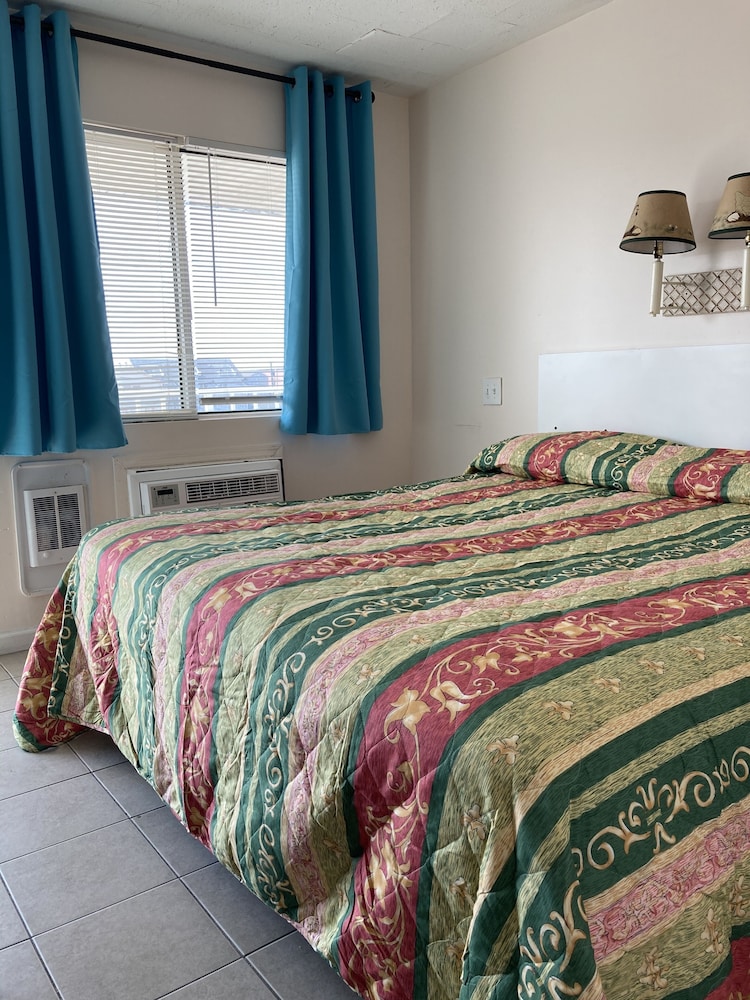 Surfside Motel
