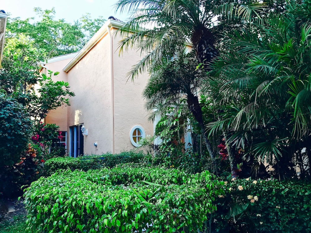 Private-Luxurious Mediterranean Villa - Property Image 16