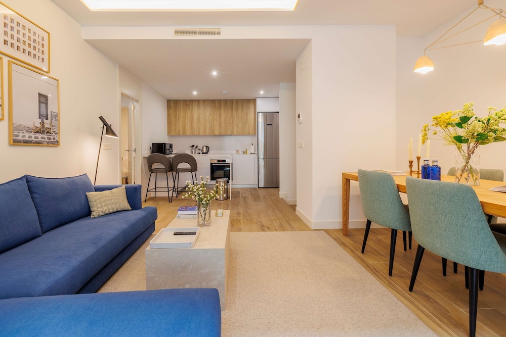 w Comfy 2BR w Great Terrace in Chueca