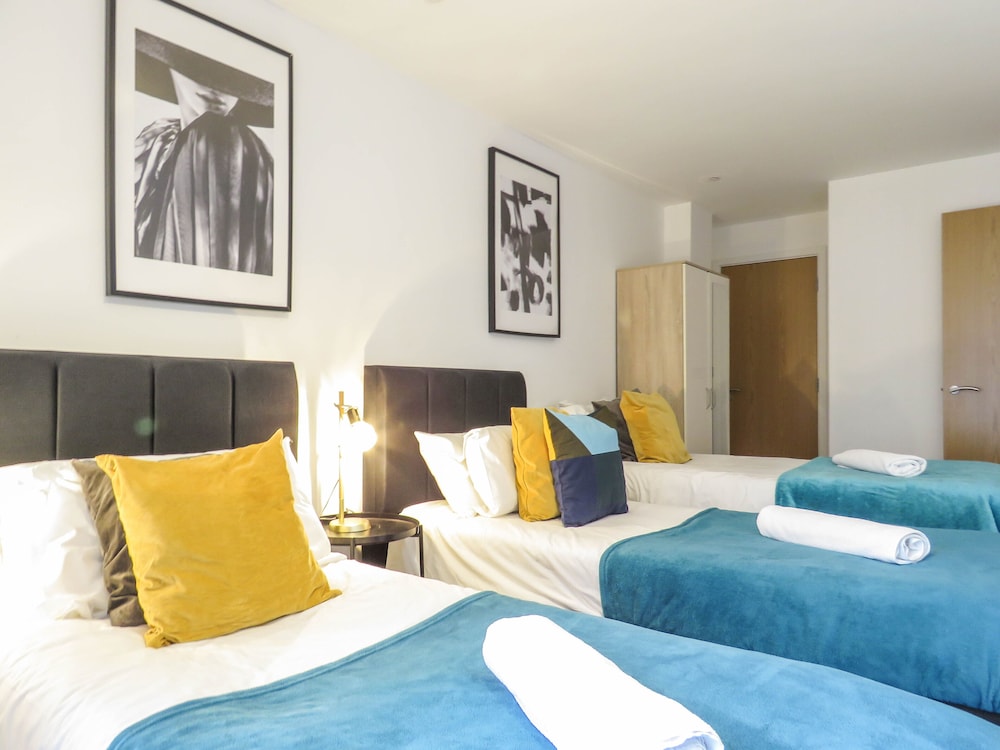 Park Central Two Bedroom & Parking view 2