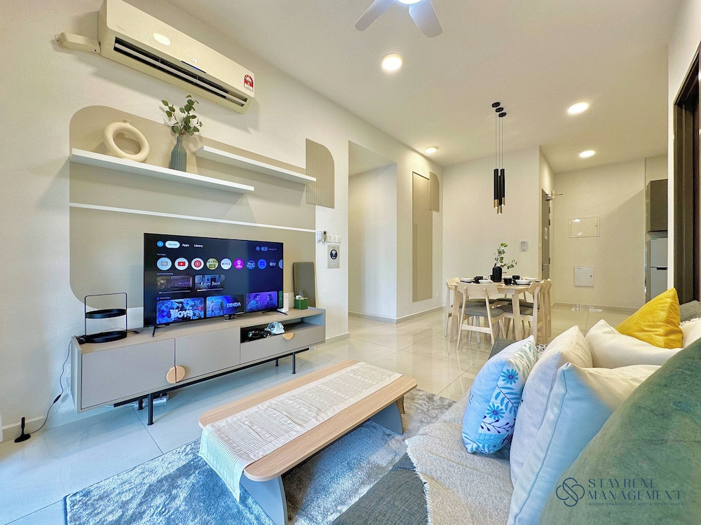 Country Garden Danga Bay Sea View Homestay by Stayrene