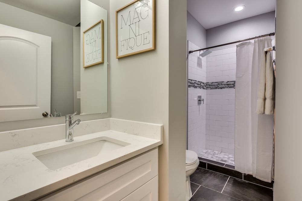 Chicago Vacations - Vibrant  Stylish 4 Bed Condo near Humboldt Park by AllSet Turnover - Property Image 9