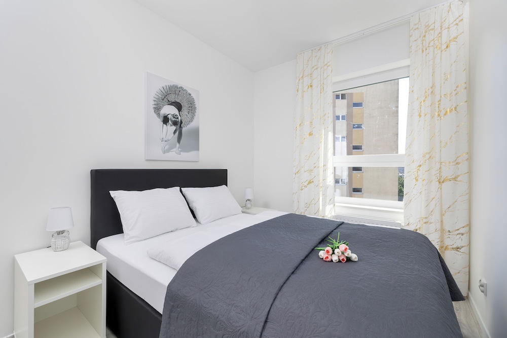 Swinoujscie Apartment for 6 by Renters