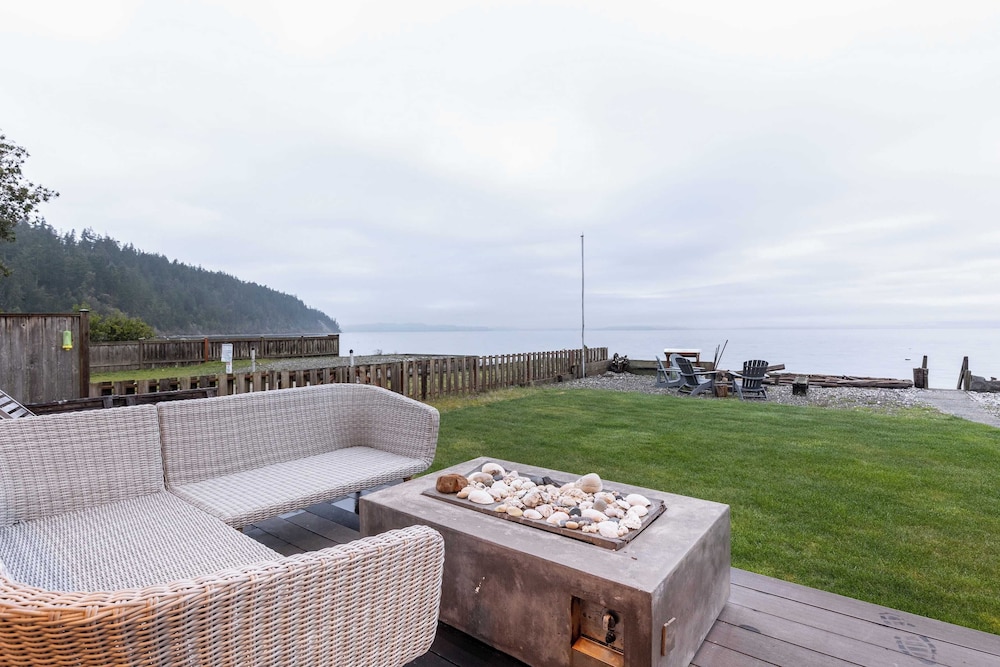 Chic Whidbey Island Waterfront Home w/ Hot Tub, Firepits + Views