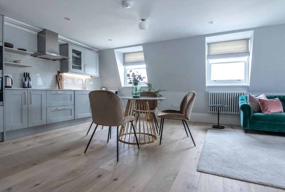 Royal Kensington Penthouse IX- 3 bed