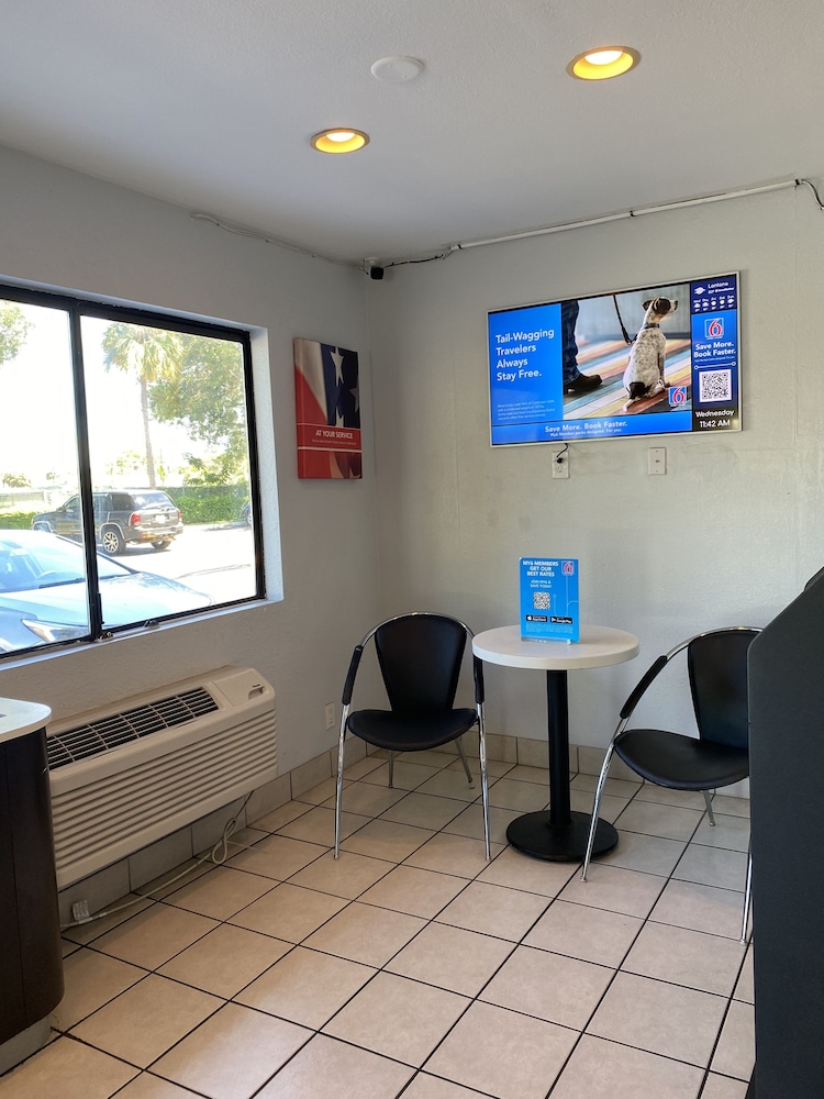 Motel 6 Lantana, FL