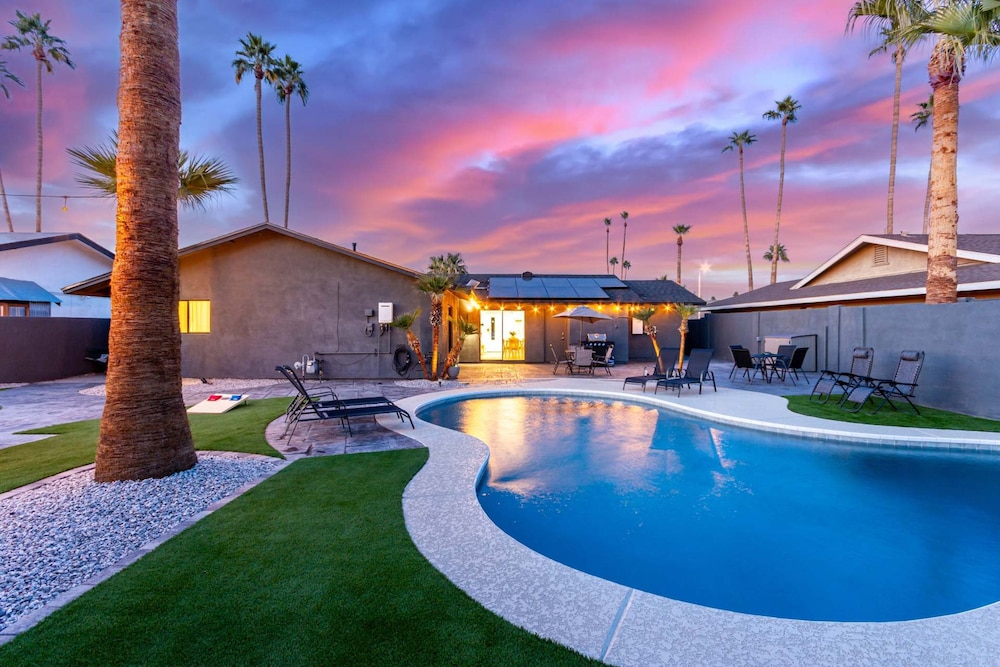 NEW Greystone on Osborn Heated Pool Firepit