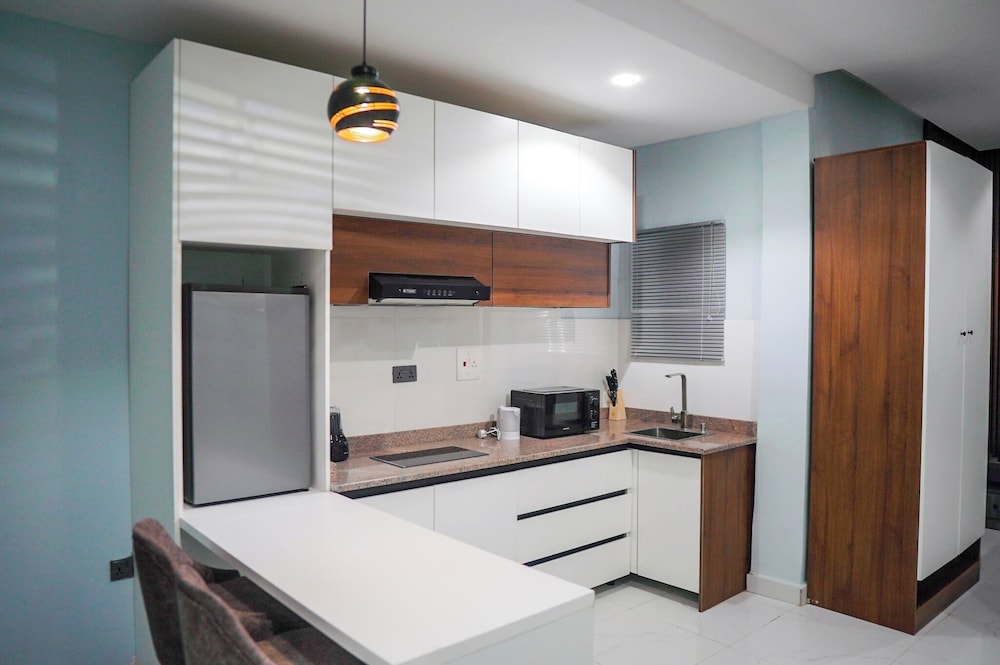 Heroes Luxury Apartments and Suites