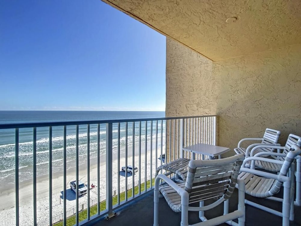 Oceania Beach Club