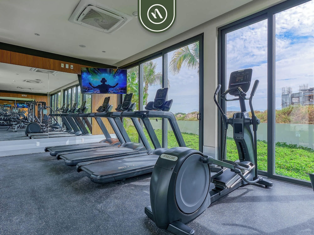 Luxury Condo With Canal View - Near Beach