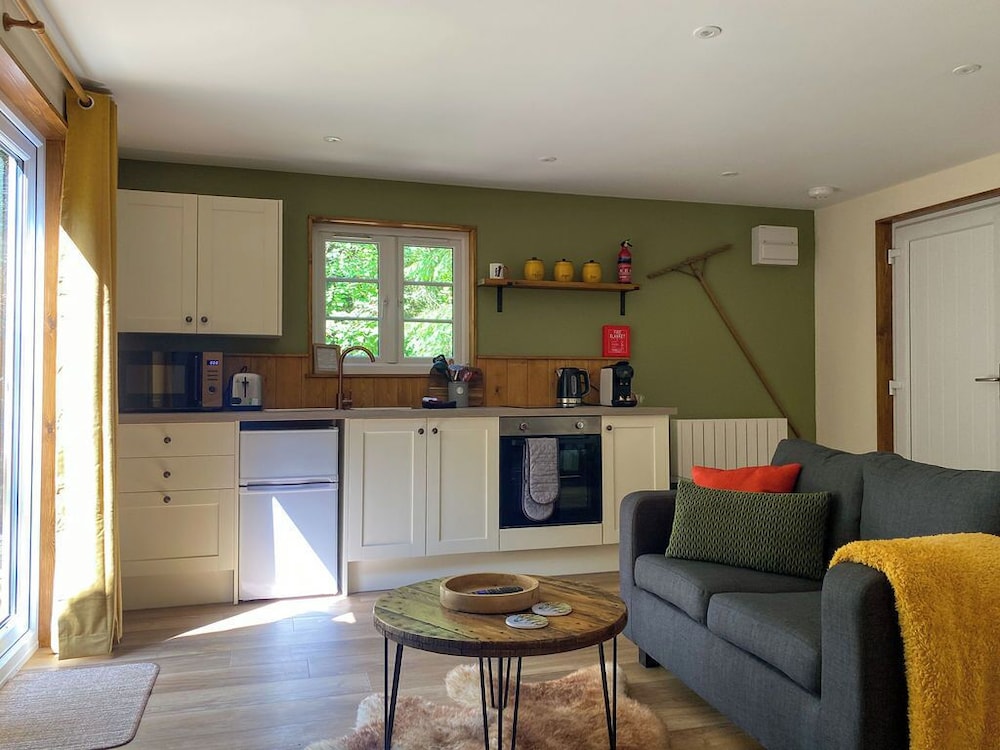 Hayne Barn Estate - Private Estate : 6 Eco Lodges - 1 Studio