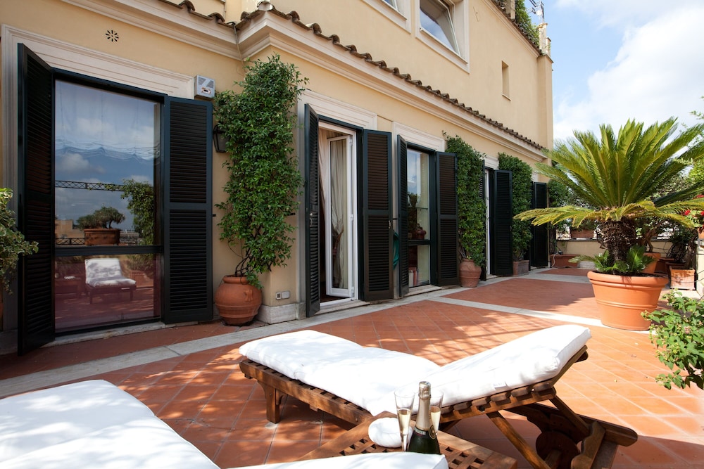 Rental in Rome Trevi Luxury Penthouse
