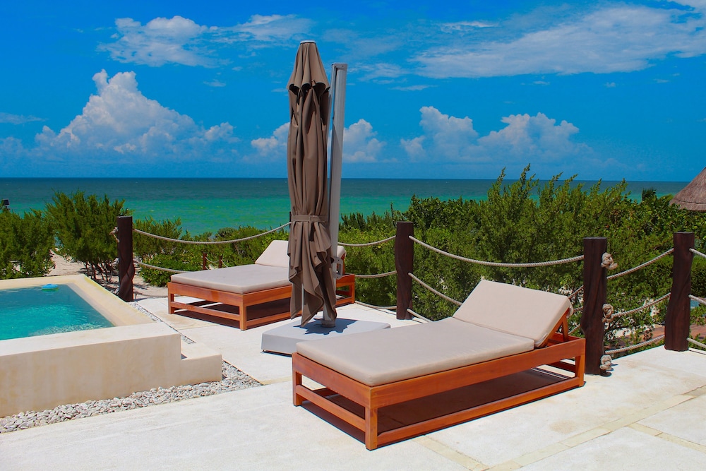 Therasia Luxury Beachfront Retreat view 4
