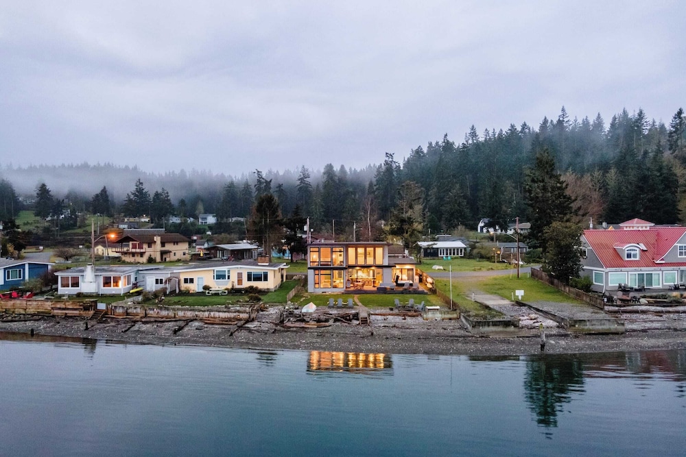 Chic Whidbey Island Waterfront Home w/ Hot Tub, Firepits + Views