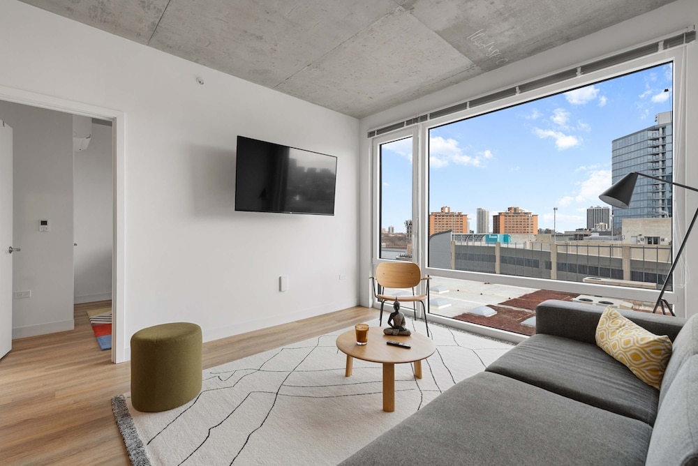 4BR Group Retreat Near Lincoln Park
