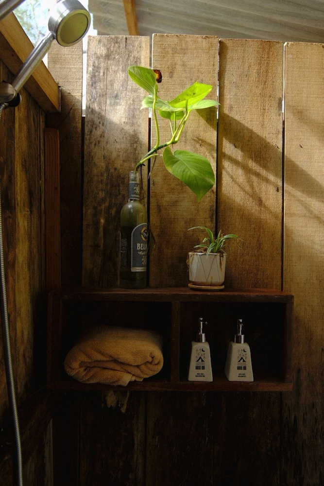 Hang Sói Glamping