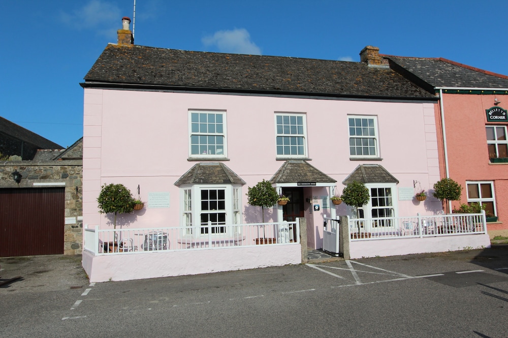 Helston Vacations - Old Temperance House - Property Image 1