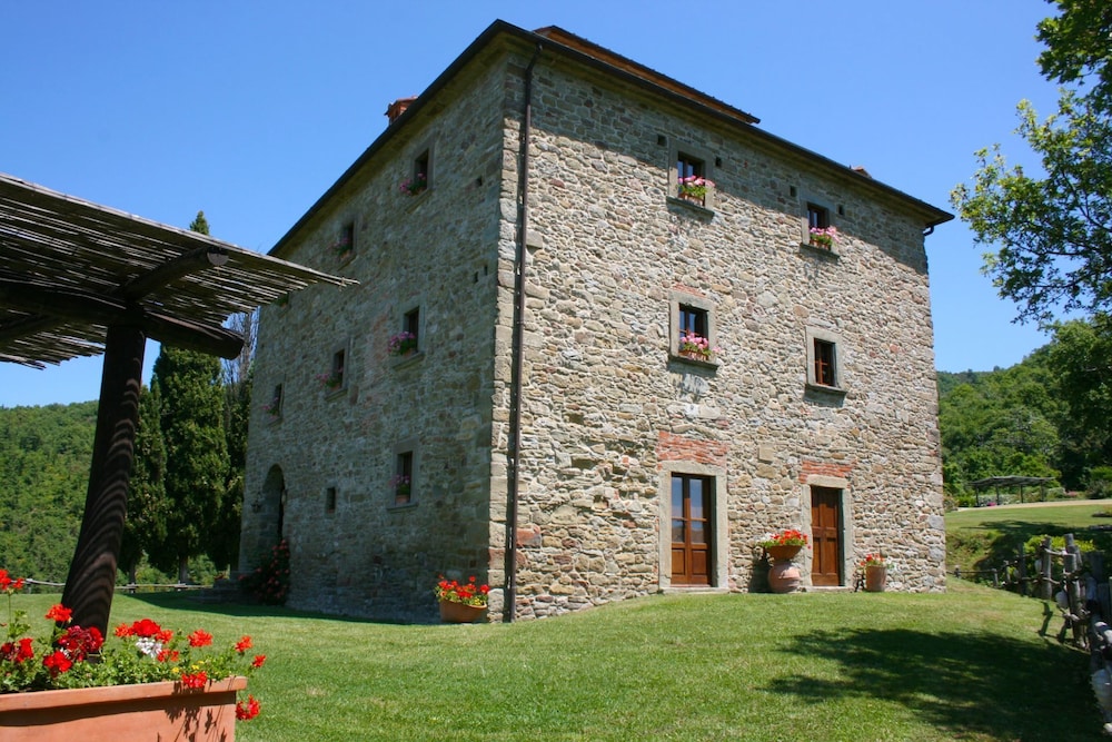 Wonderful private villa for 16 people with WIFI, private pool, TV and parking