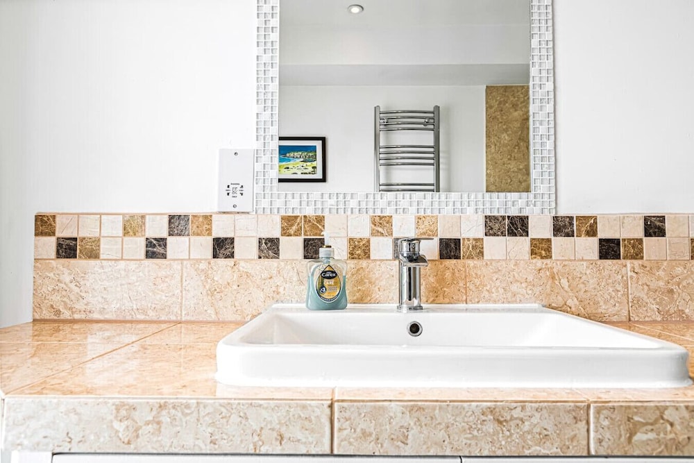 Bakersfield Retreat - From 200 Per Night