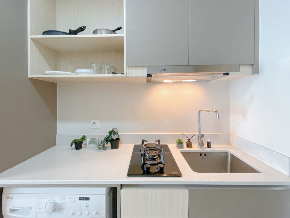 New Furnished Studio At Apartment Gold Coast