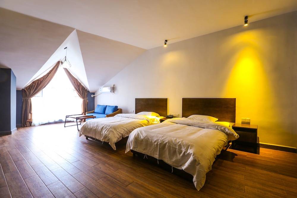 Zhangjiajie Comma Travel Hotel