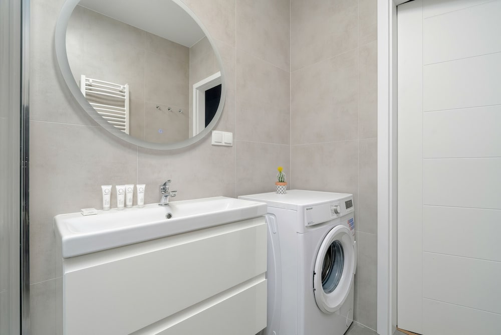 Modern Studio Niemena by Renters