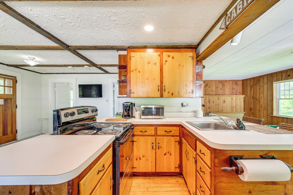 Cozy Cottage: Near Ski Bretton Wood & Franconia