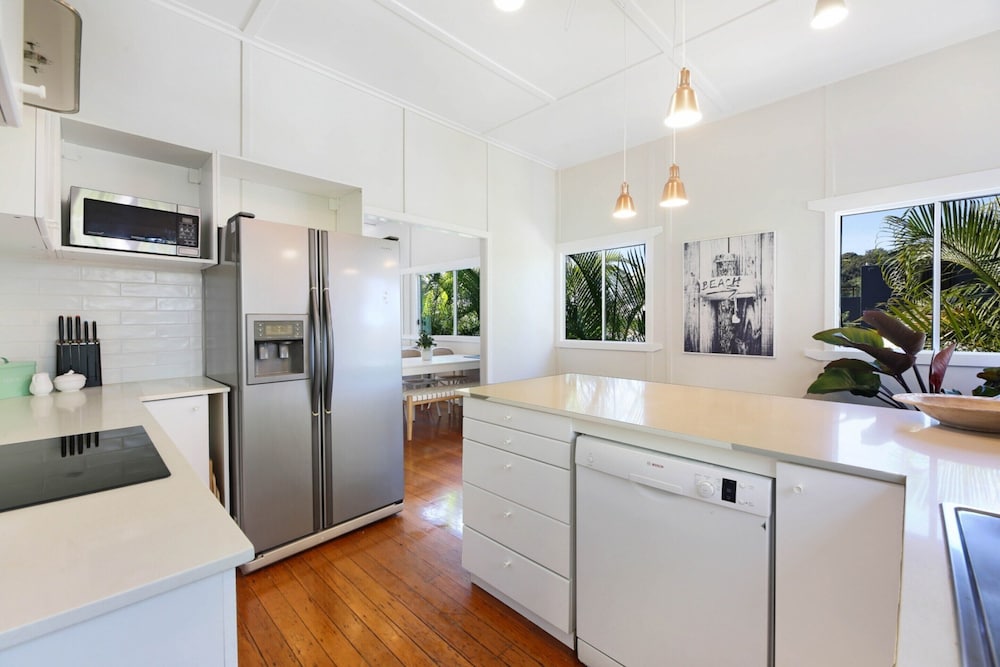 2-bed Beach House in Burleigh Heads Amidst Nature