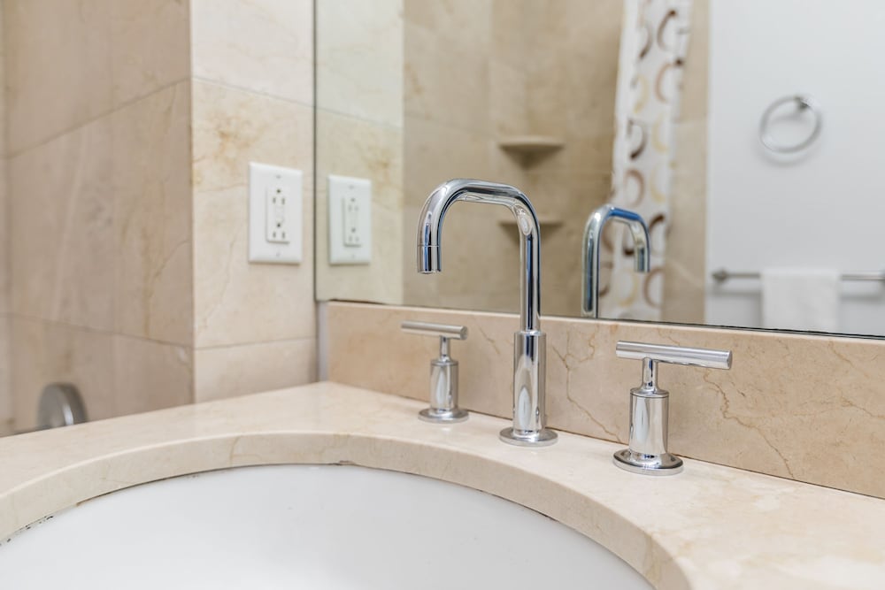 Beautiful 1 Bed Fully Furnished Apartment