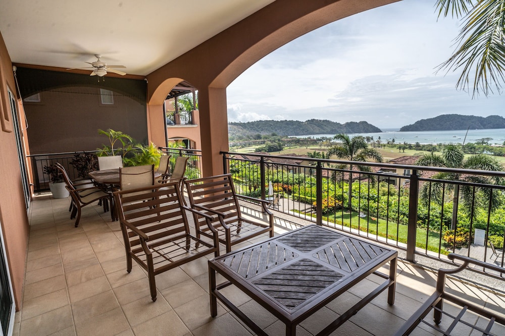 CR Luxury Los Sueños Condos