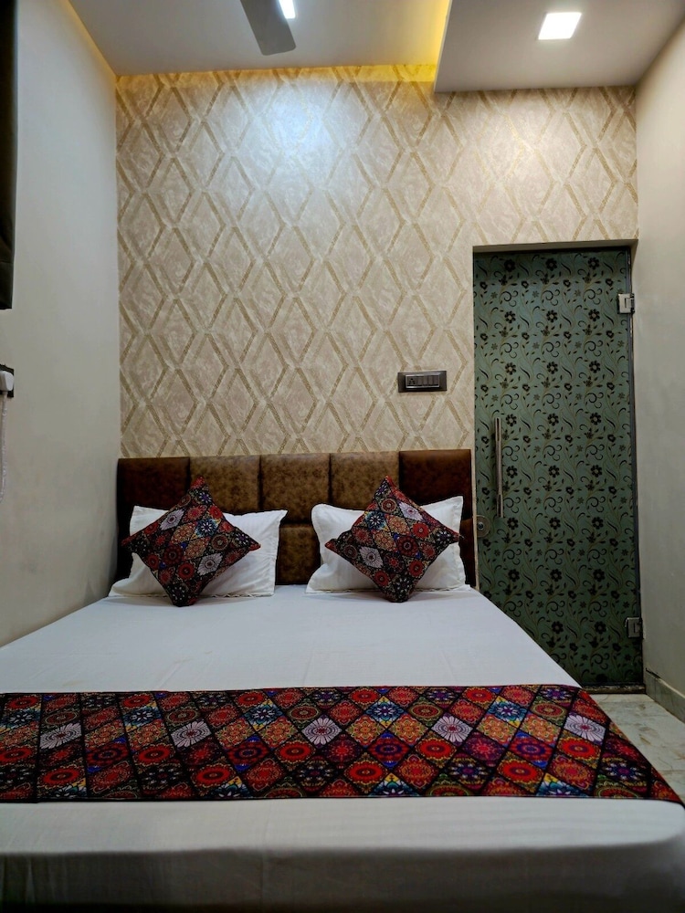 Hotel Shiv Grand SV