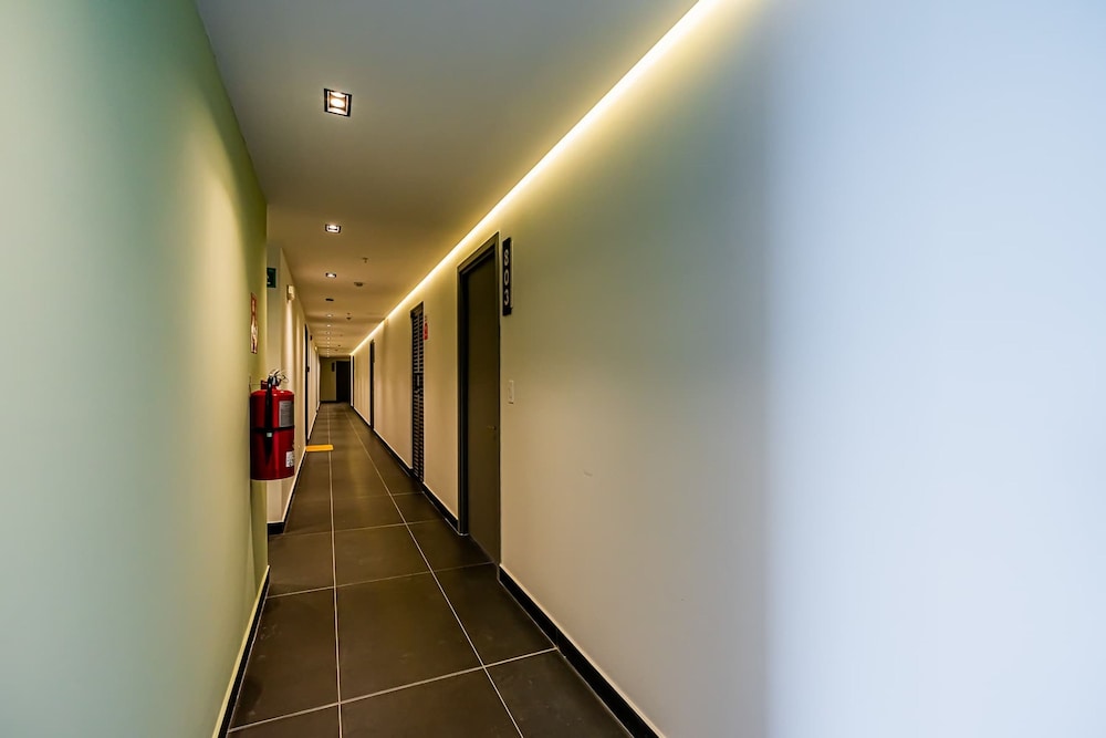 w Regal 1BR w Great Deco in Centriqo