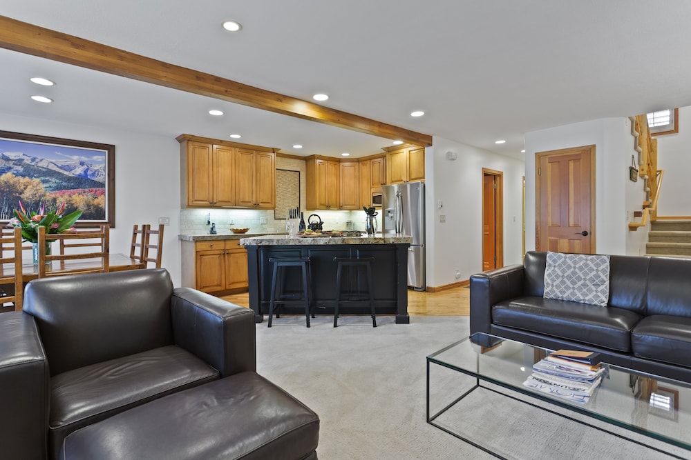 Deer Lake Village at Deer Valley Resort - Two Bedroom Condo with Hot Tub #2426 2 Condo