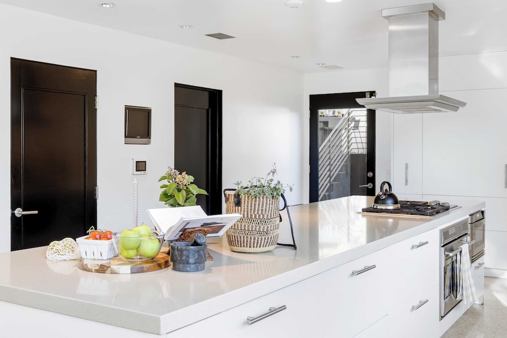 Kings Road West Hollywood Luxury Pool, Views, Firepit, Modern Design